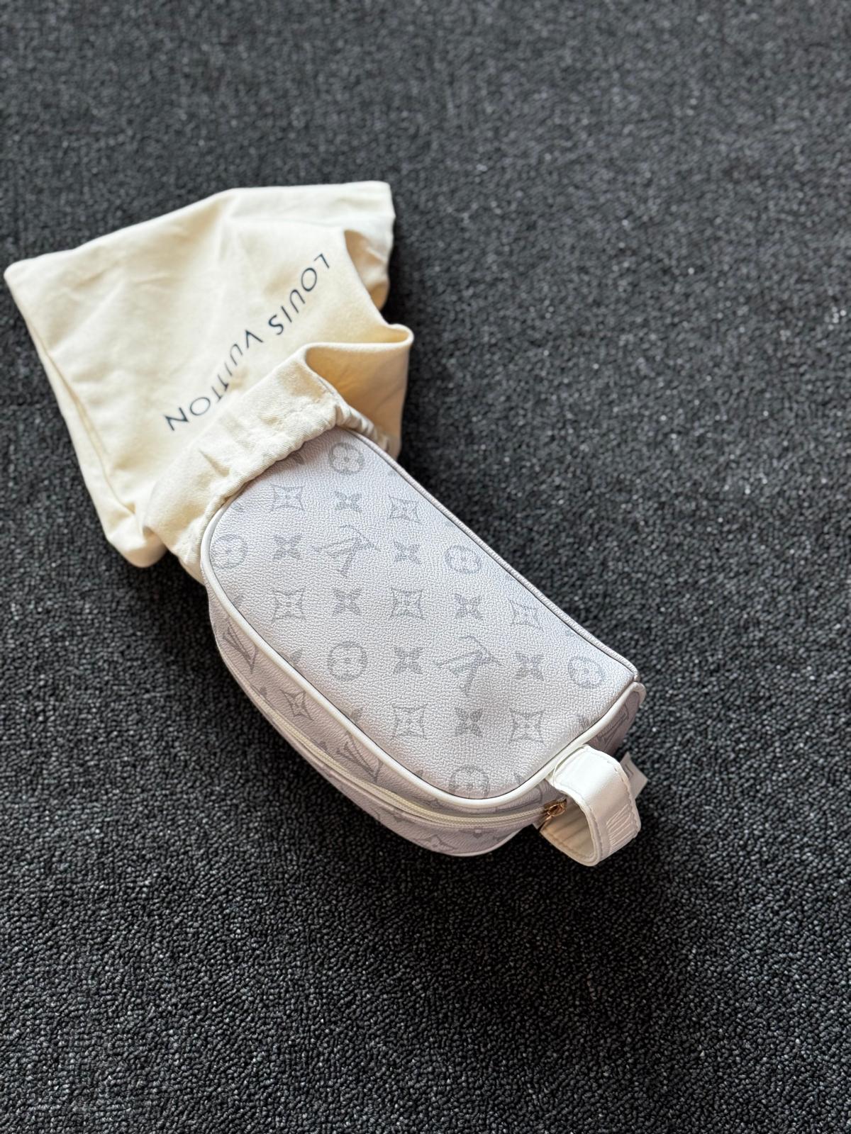 Mens Graphic Travel Pouch