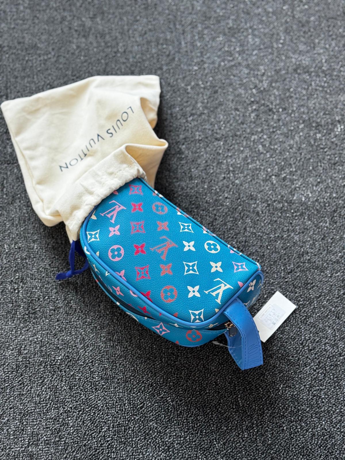 Mens Graphic Travel Pouch