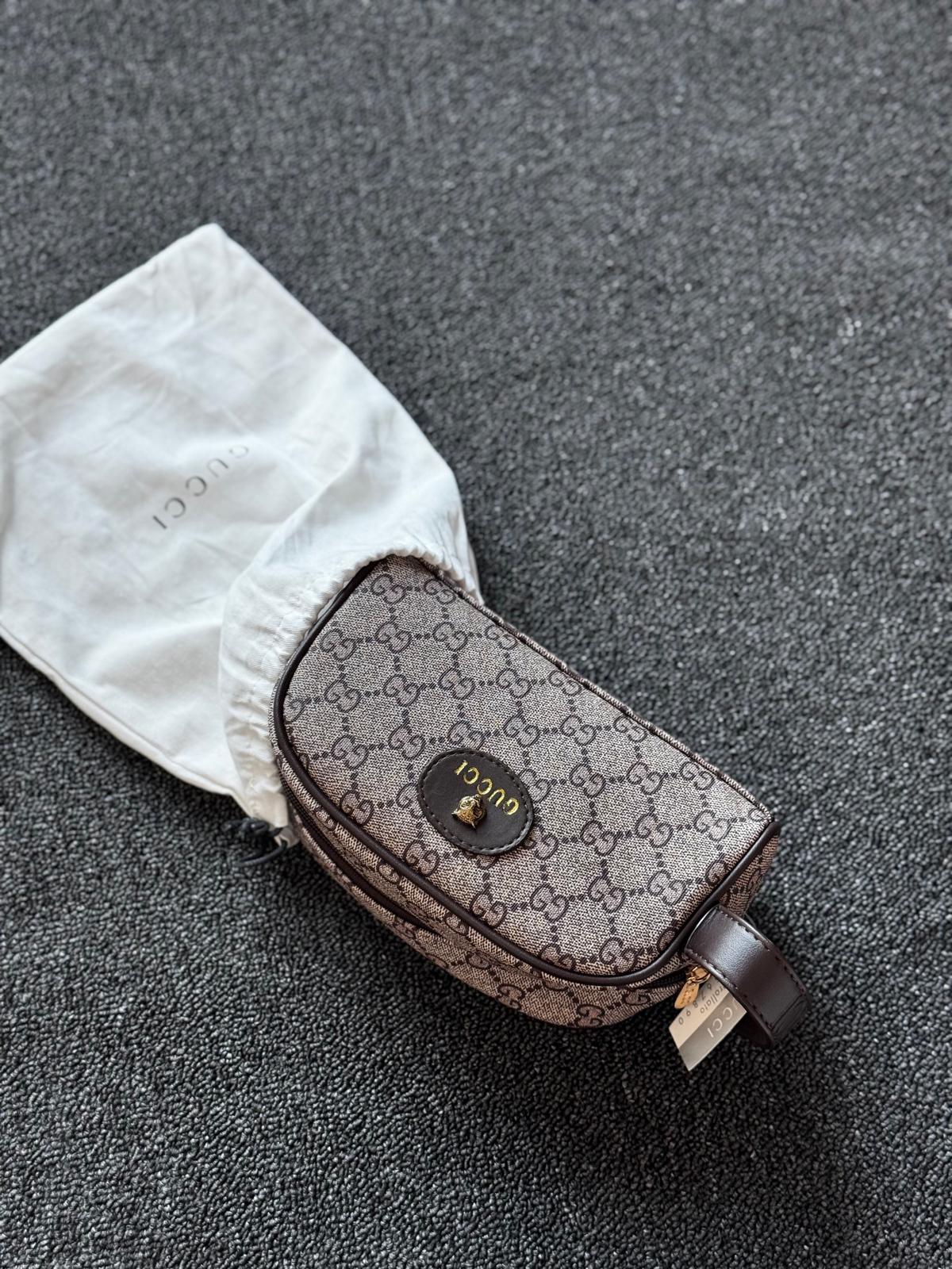 Mens Graphic Travel Pouch