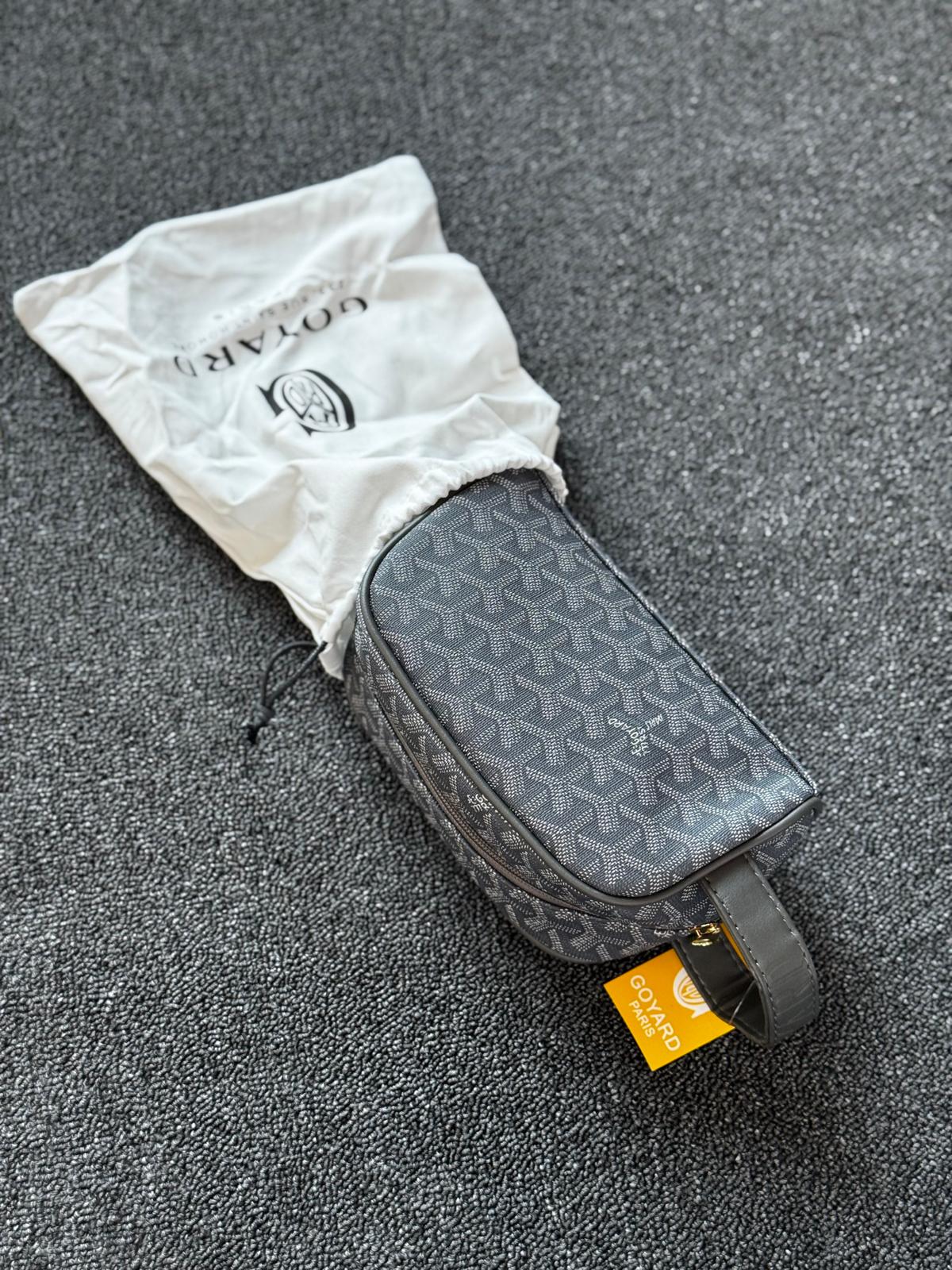 Mens Graphic Travel Pouch