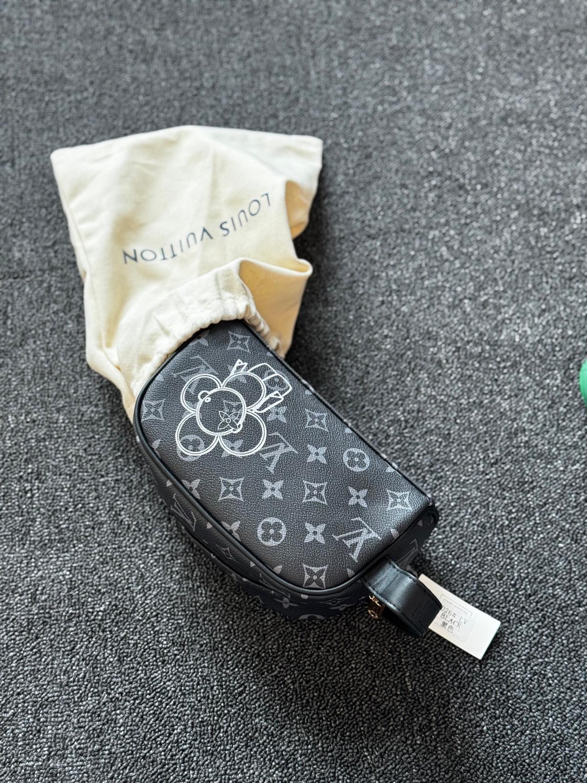 Mens Graphic Travel Pouch