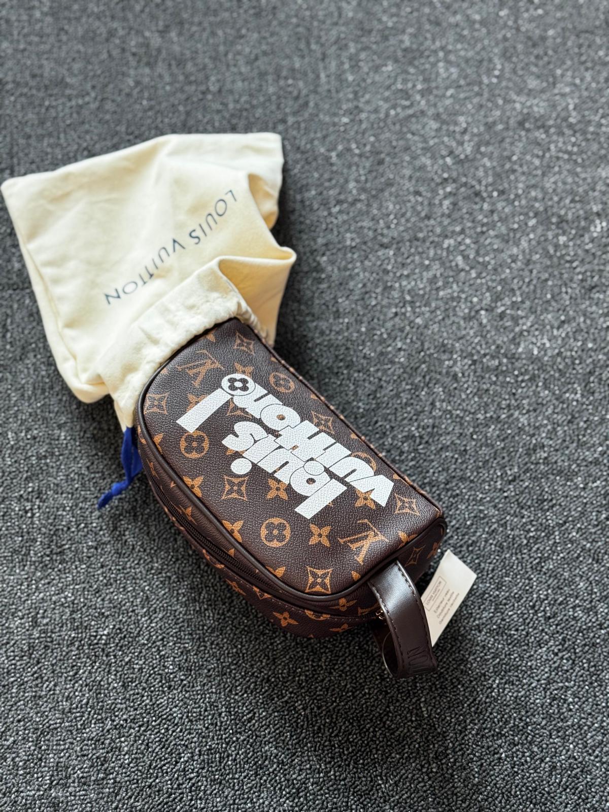 Mens Graphic Travel Pouch