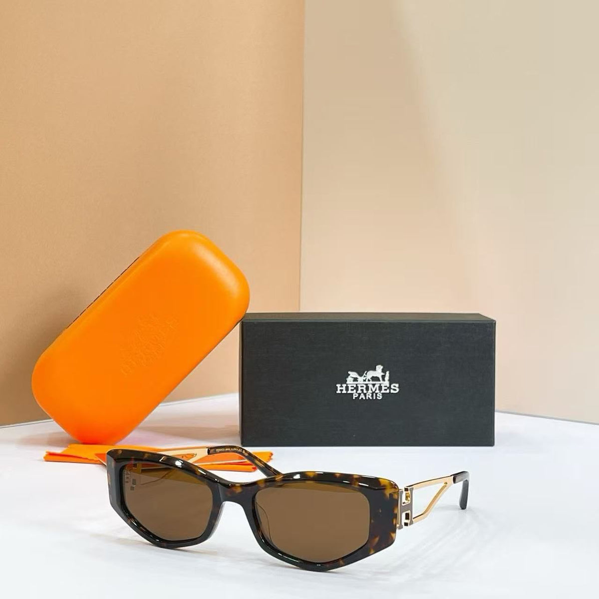 Luxury Square Frame Sunglasses – Tortoiseshell
