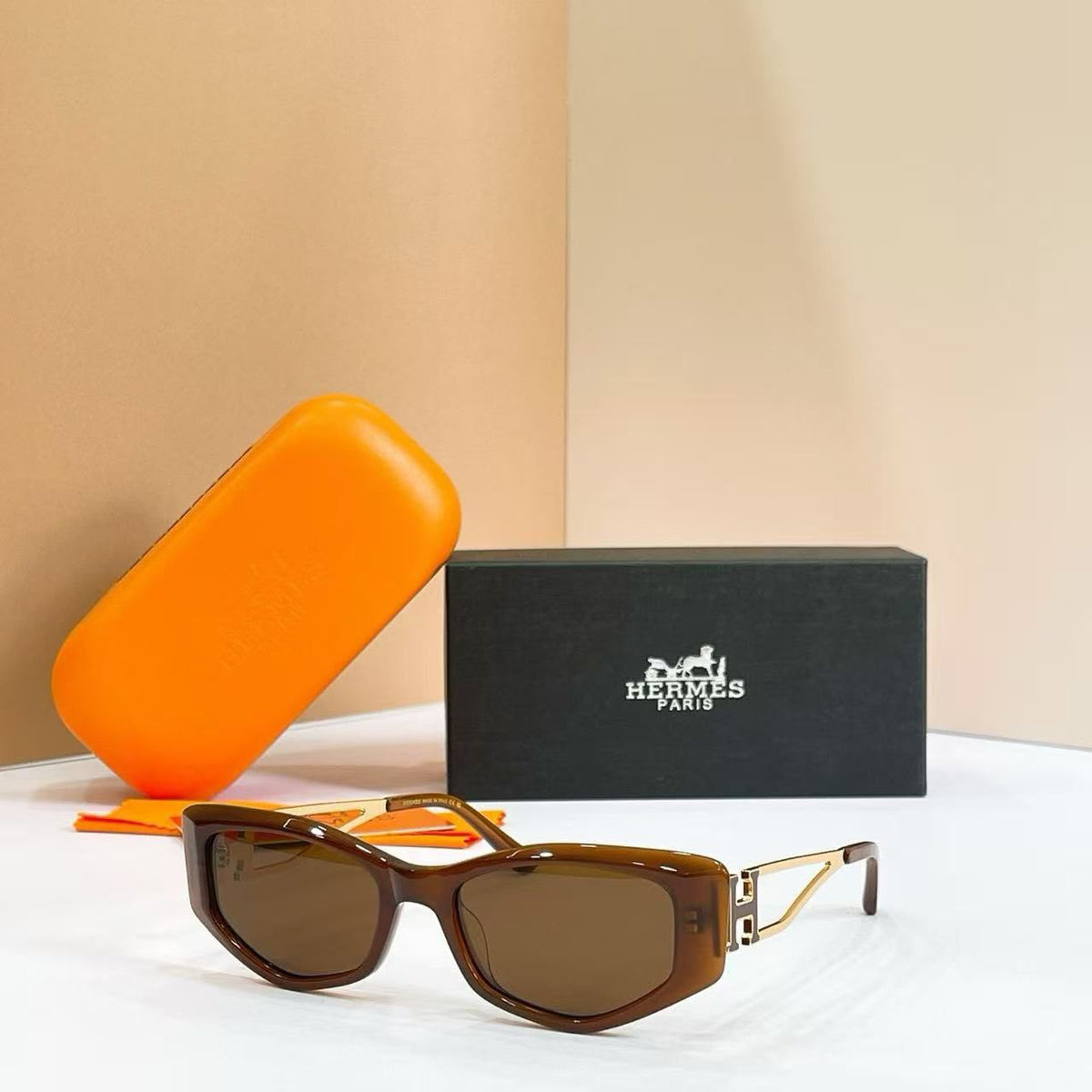 Luxury Square Frame Sunglasses – Tortoiseshell